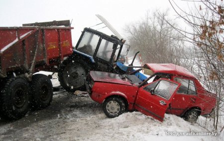 В Пинске и Пинском районе два Volkswagen выехали на встречную полосу — под грузовик и трактор