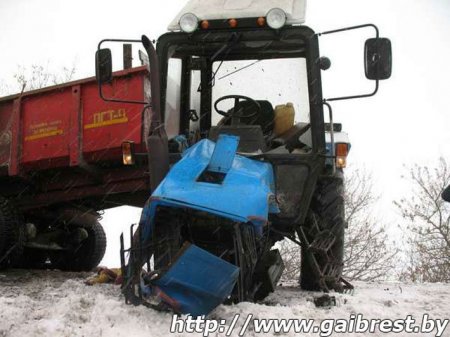 В Пинске и Пинском районе два Volkswagen выехали на встречную полосу — под грузовик и трактор