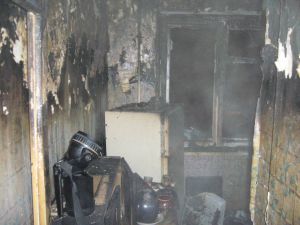В Бобруйске горела многоэтажка. Виновницу пожара спасли