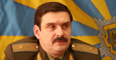 Эксперт: Генералу Азарёнку не хочется сидеть самому