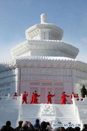 В Японии открылся Снежный фестиваль (ФОТО)