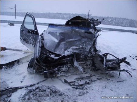 Фотофакт: под Мозырем произошло лобовое столкновение автомобилей