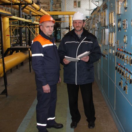 Доставляют в дома тепло