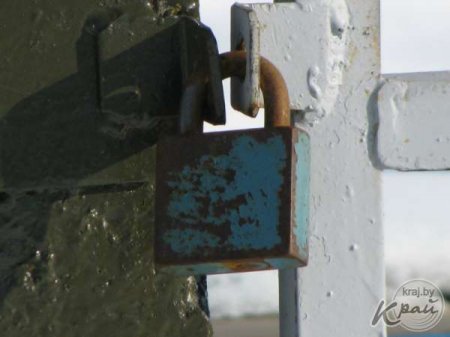 Фотофакт: На заправке в Молодечно место для посадки пассажиров закрыто на ключ