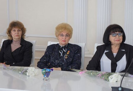 Мэр Могилева поздравил женщин областного центра с 8 Марта