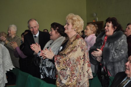 Слонимские мужчины станцевали своим дамам «танец маленьких лебедей»