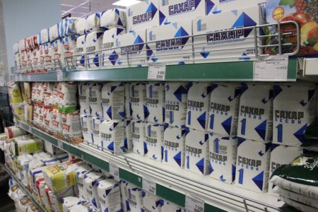 Перед Днём потребителя повысили цены на сахар и бензин