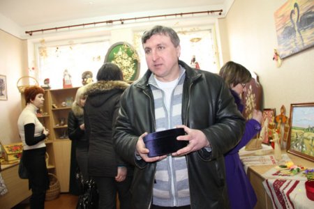 Сувенирная лавка приняла первых покупателей