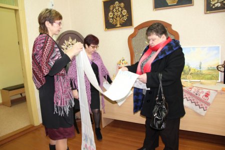 Сувенирная лавка приняла первых покупателей