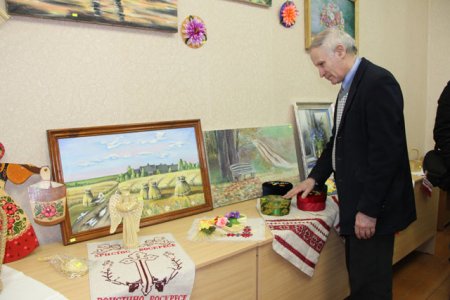 Сувенирная лавка приняла первых покупателей