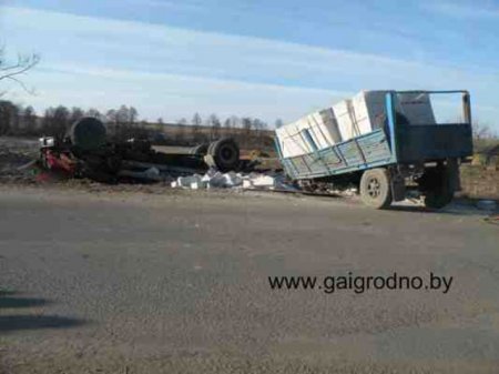 Водителя придавило блоками из прицепа