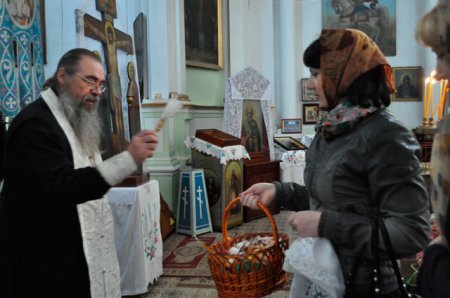 В канун Пасхи в Слониме освящали куличи