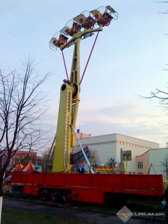 В Лиду приехал лунапарк