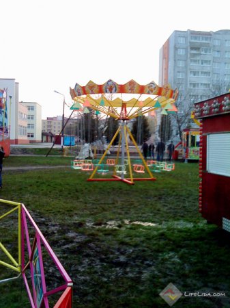 В Лиду приехал лунапарк