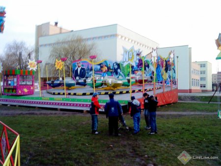 В Лиду приехал лунапарк