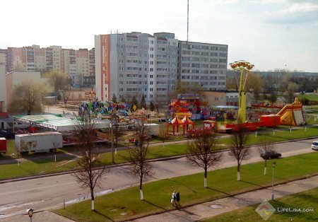 В Лиду приехал лунапарк