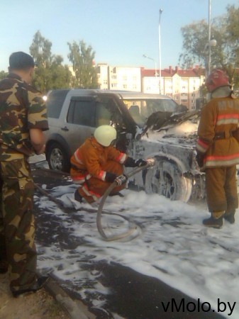 На мосту загорелся автомобиль (фото)