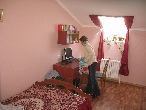 В Лидском районе работники одного из хозяйств живут во дворце