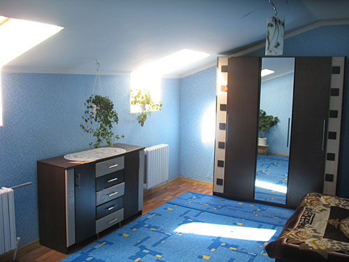 В Лидском районе работники одного из хозяйств живут во дворце