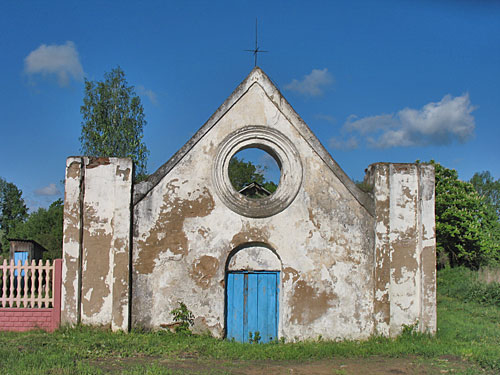 В Лидском районе работники одного из хозяйств живут во дворце