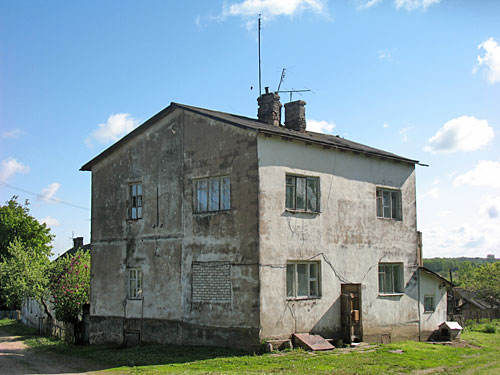 В Лидском районе работники одного из хозяйств живут во дворце