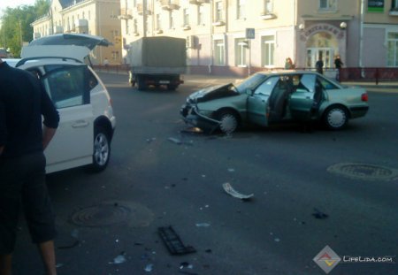 ДТП на перекрестке улиц Мицкевича и Советская: ...