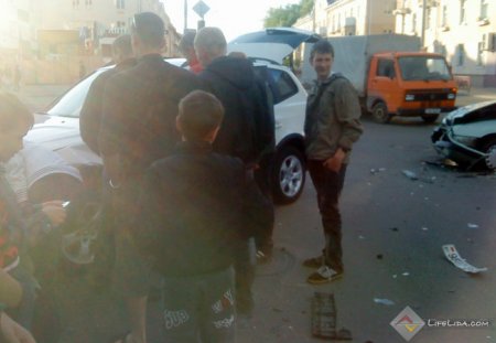 ДТП на перекрестке улиц Мицкевича и Советская: ...