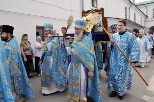Перед чудотворной иконой Божьей Матери Жировичской преклонились многочисленные паломники