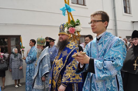 Перед чудотворной иконой Божьей Матери Жировичской преклонились многочисленные паломники