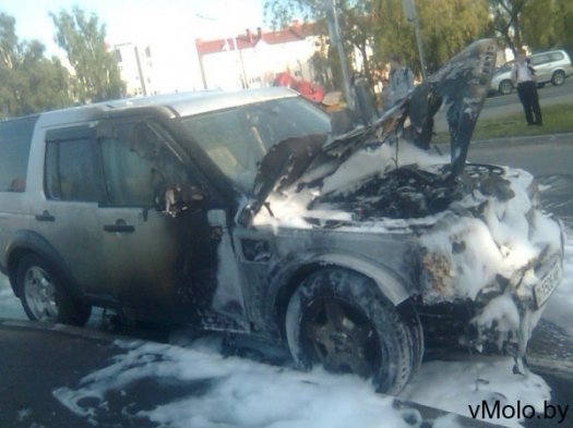 На мосту загорелся автомобиль (фото)
