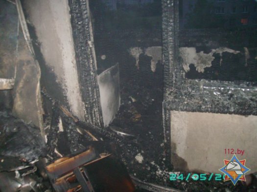 Фотофакт: из-за горящей квартиры в Речице эвакуировали 18 человек