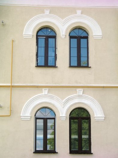 В Лидском районе работники одного из хозяйств живут во дворце