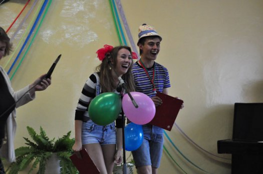 Выпускники попрощались с детством