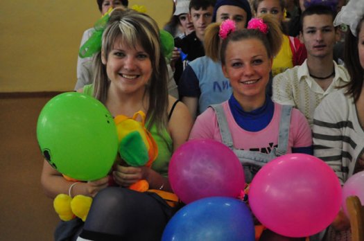 Выпускники попрощались с детством