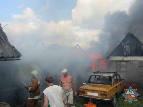 Мальчик погостил у бабушки на Сморгонщине: едва не сгорели дотла сарай, баня и "Жигули" (ФОТО)