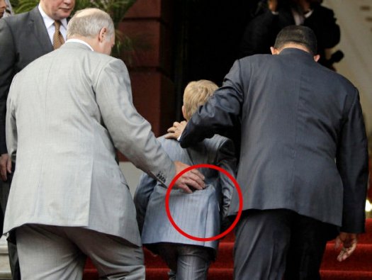 Коля Лукашенко постоянно ходит с пистолетом - фотофакт