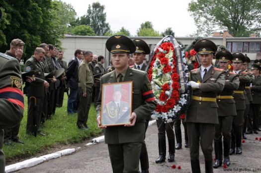 В Лиде простились с погибшим летчиком (фото)
