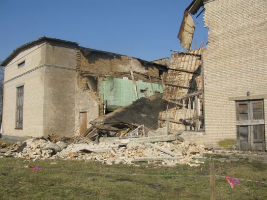 Деречинский сельский клуб вывезли на свалку