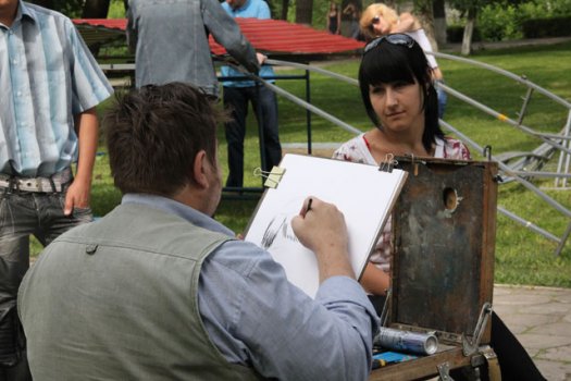 В молодёжный день в Слониме забивали на алкоголь и бросались мётлами