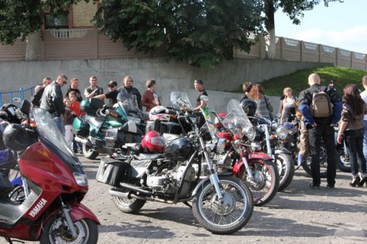 В молодёжный день в Слониме забивали на алкоголь и бросались мётлами