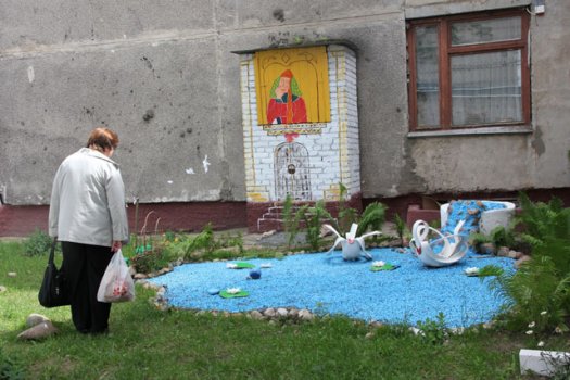 В Слониме на улице Брестской поселилась царевна Несмеяна