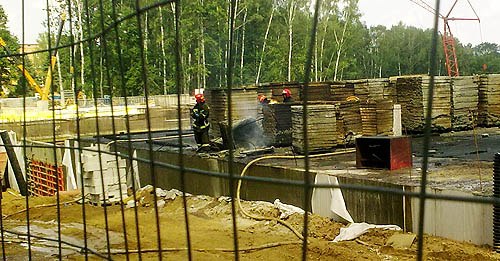 Как тушили пожар на амфитеатре. Фото