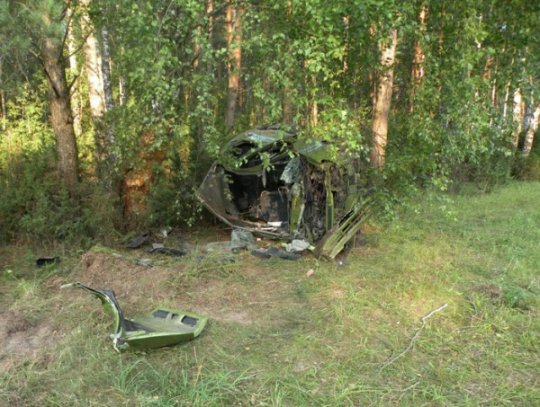 Пассажиров и водителя выбросило через крышу автомобиля в аварии на Сморгонщине (ФОТО)