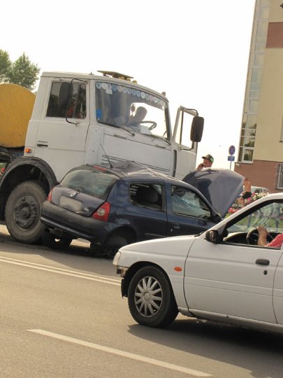 В Слониме «Рено» попал под МАЗ (обновлено)