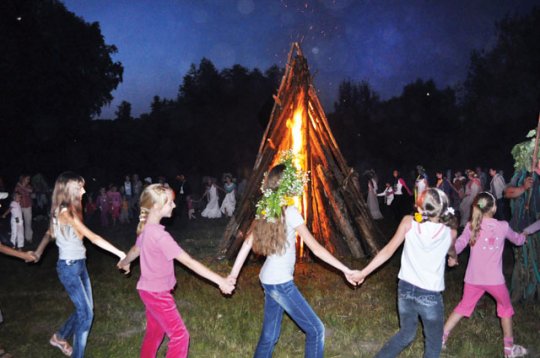 У Жыровічах шукалі папараць-кветку ў Купальскую ноч