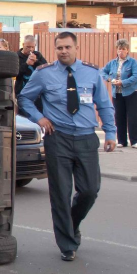 Военнослужащий на УАЗе проехал на красный и врезался в Mercedes (дополнено)