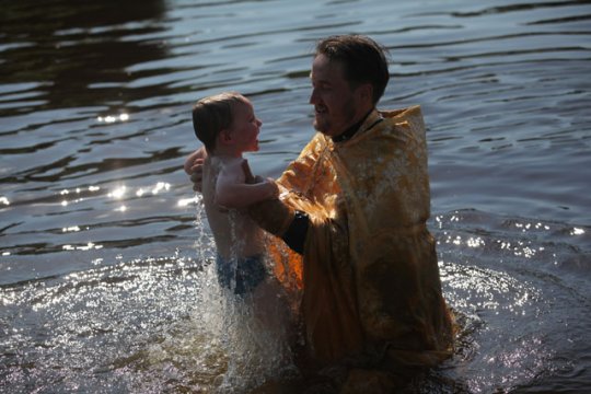 В Слониме состоялось крещение в реке Щара