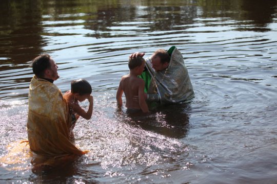 В Слониме состоялось крещение в реке Щара