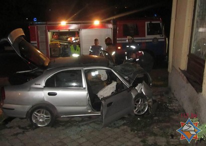 Пьяный гродненец на Mitsubishi влетел в магазин, личность пострадавшей пассажирки до сих пор не установлена