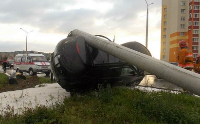 Гродненец, 84 раза нарушавший ПДД, превысил скорость и снес столб на улице Тавлая